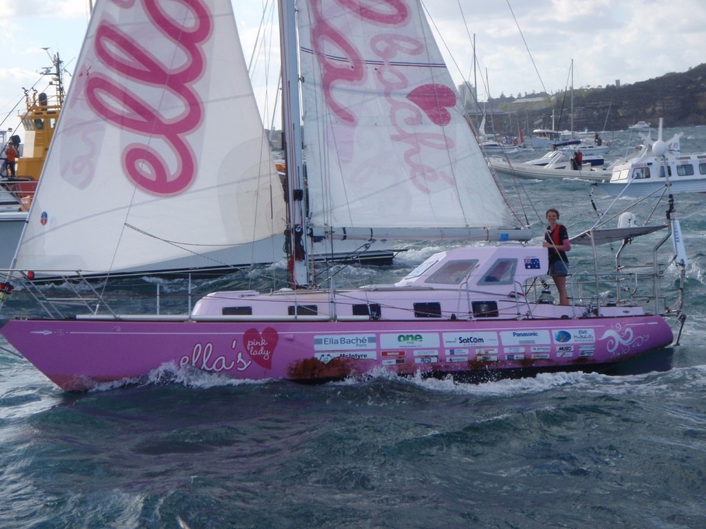 16 year old circumnavigator Jessica Watson sails back into Sydney Harbour © NSW Maritime http://www.maritime.nsw.gov.au